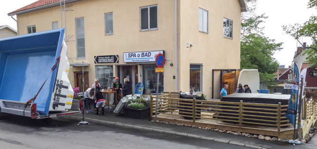 Vi visar pooler och spabad och pooltak